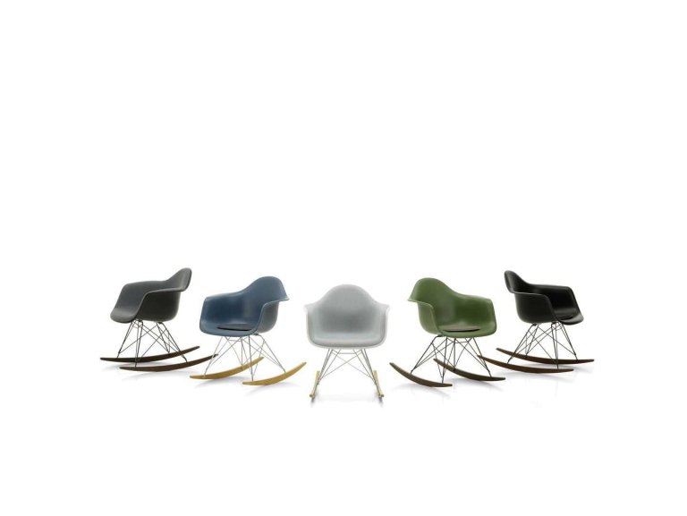 Vitra Eames RAR gyngestol mørk base i ahorn