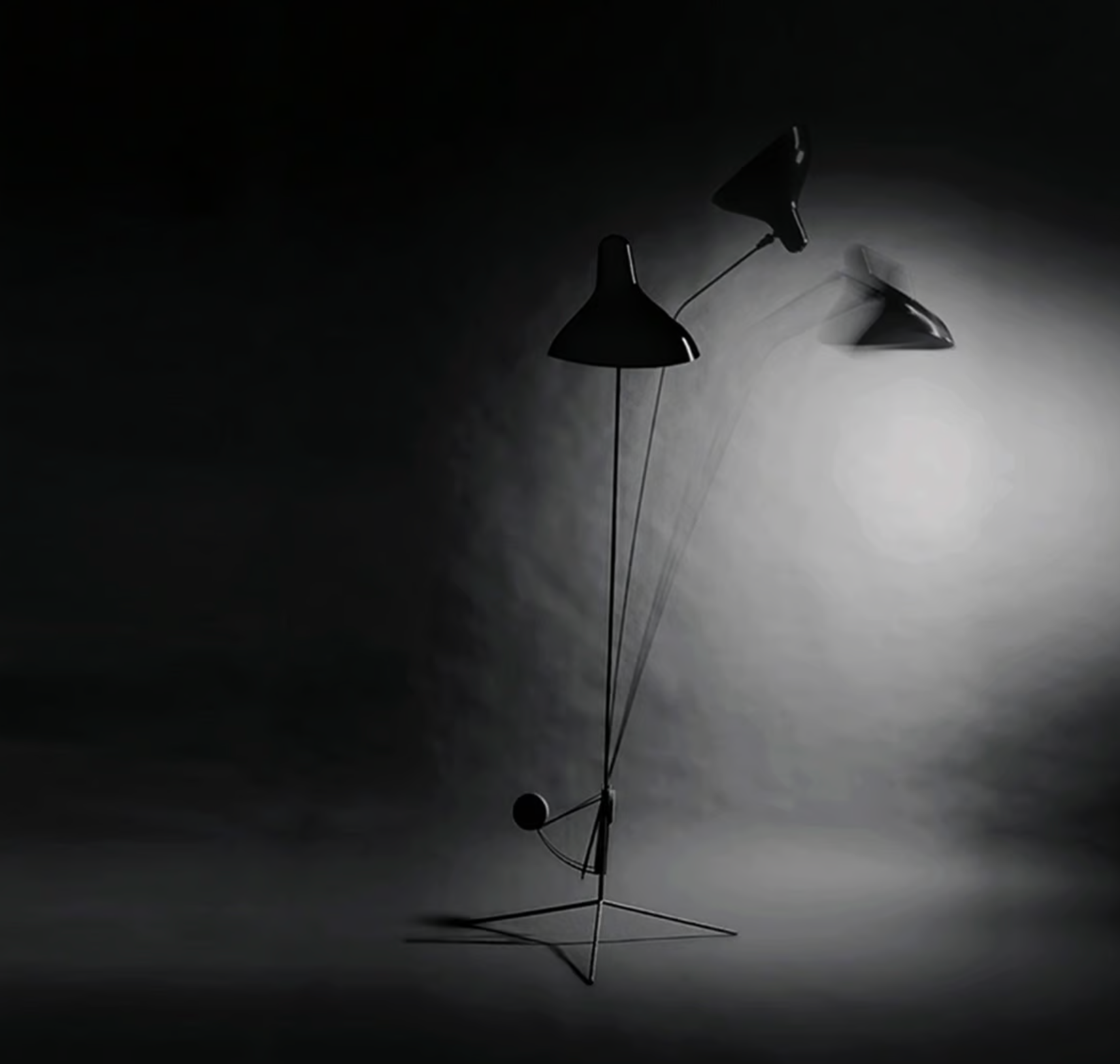 DCW édition Mantis BS1 B Floor Lamp