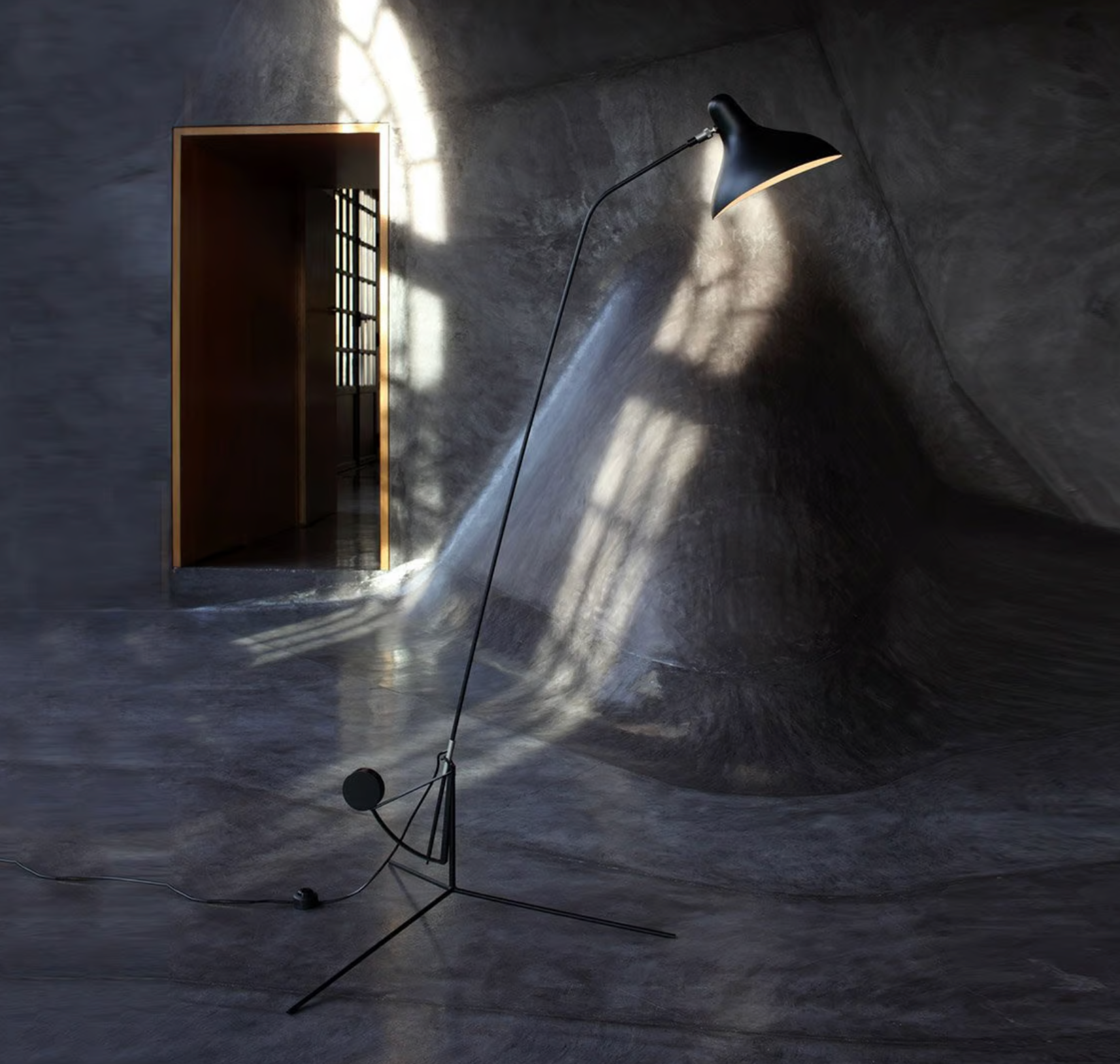 DCW édition Mantis BS1 B Floor Lamp