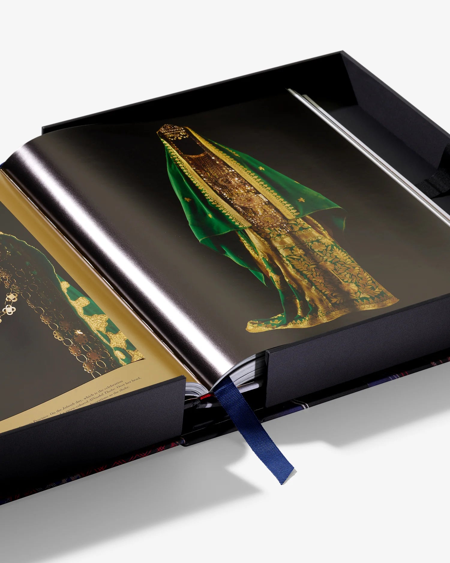 ASSOULINE Costumes of Saudi Arabia: A Heritage of Fashion