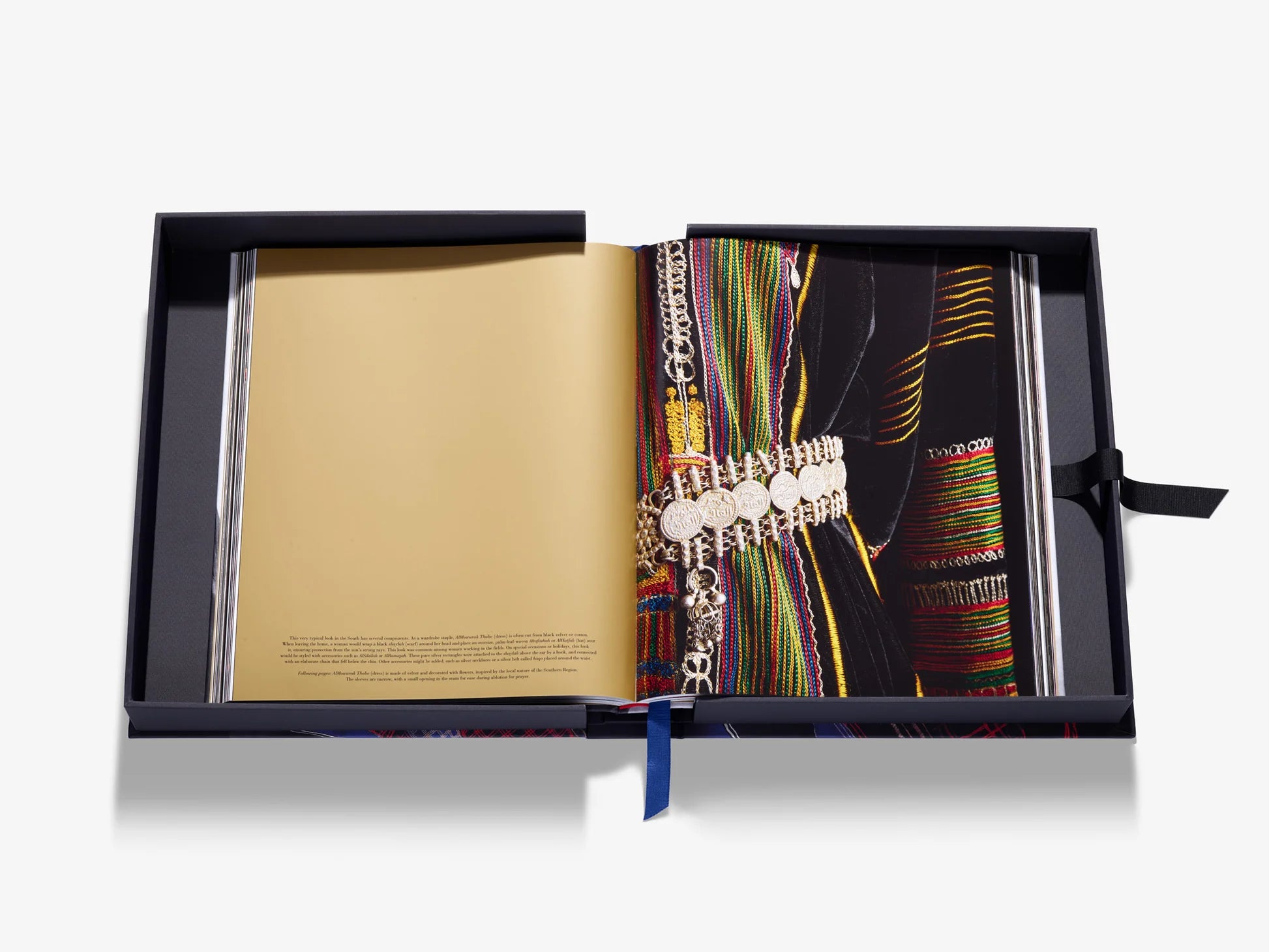 ASSOULINE Costumes of Saudi Arabia: A Heritage of Fashion