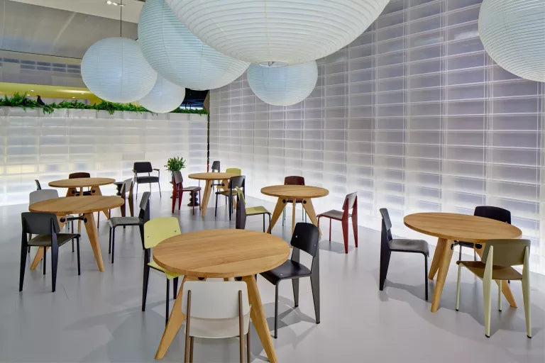 Vitra Gueridon table 105 solid oak, oiled
