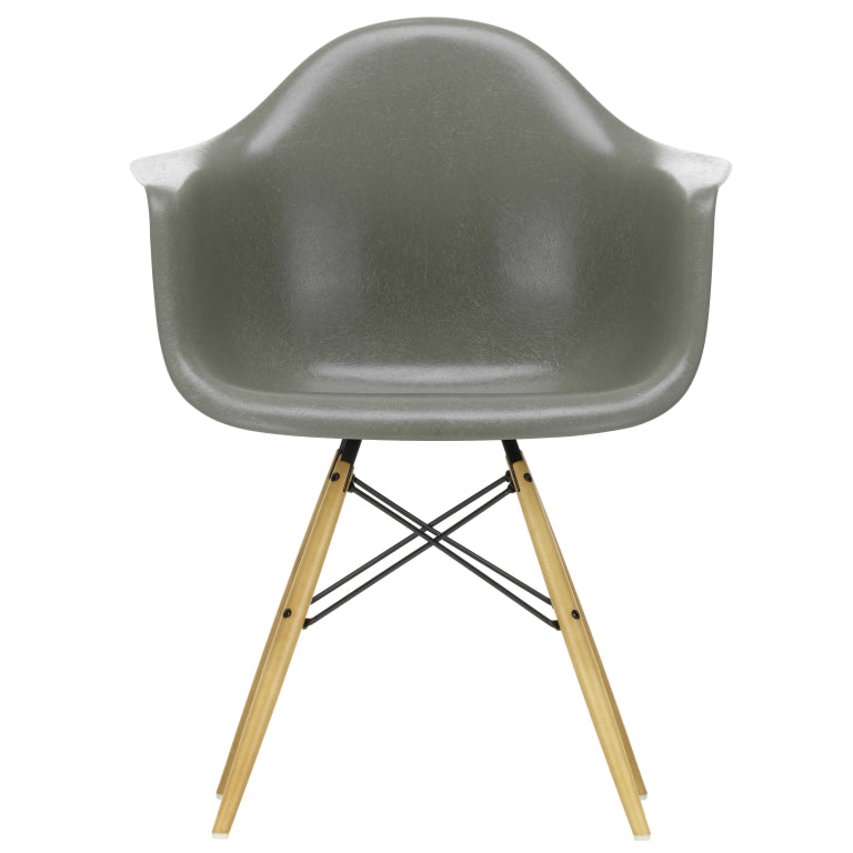 Vitra Eames DAW Fiberglass chair yellowish maple