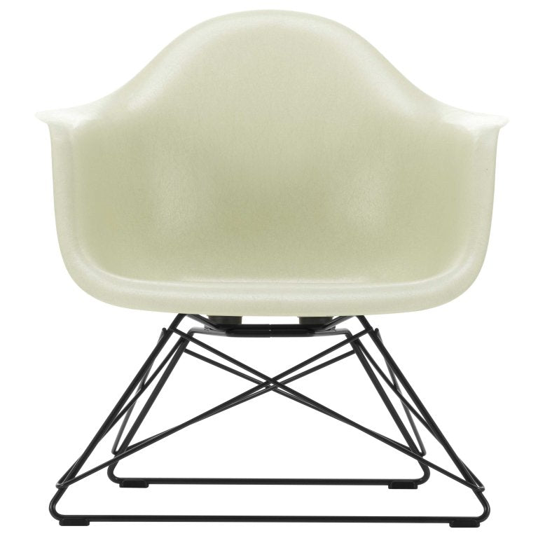 Vitra Eames LAR Fiberglass lounge chair black