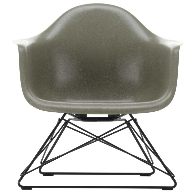 Vitra Eames LAR Fiberglass lounge chair black