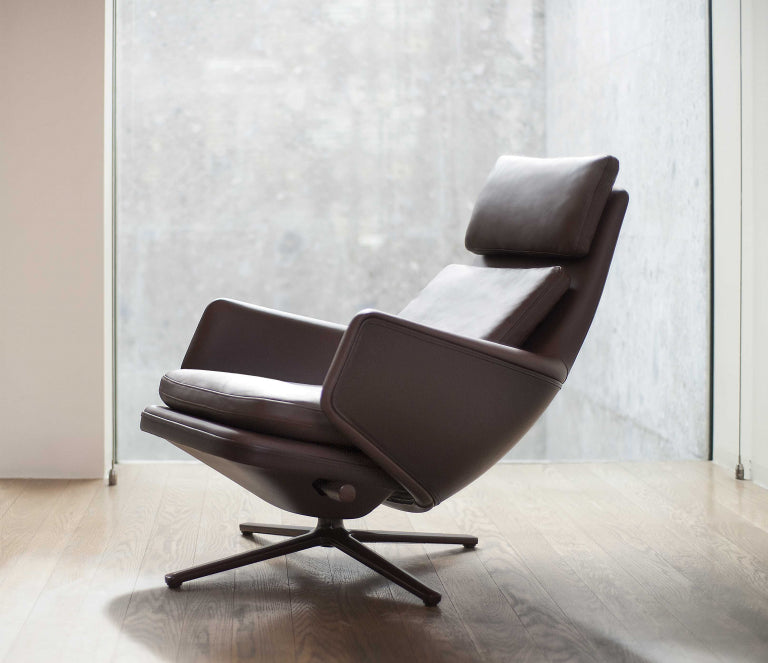 Vitra Grand Relax lounge chair Cognac