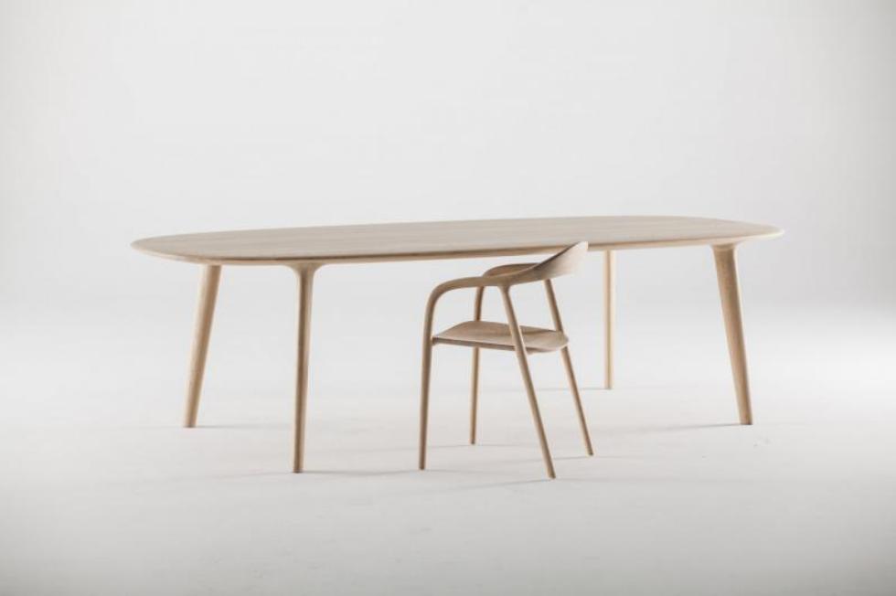 Artisan Luc oval dining table