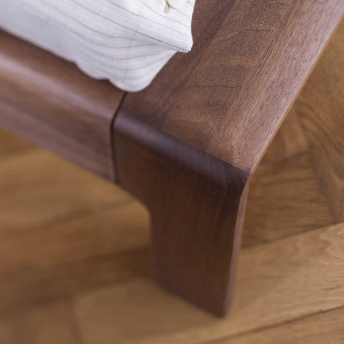 Artisan Invito bed