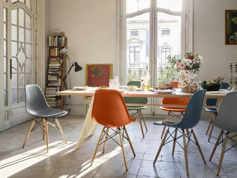 Vitra Eames DSX stol sort pulverlakeret base