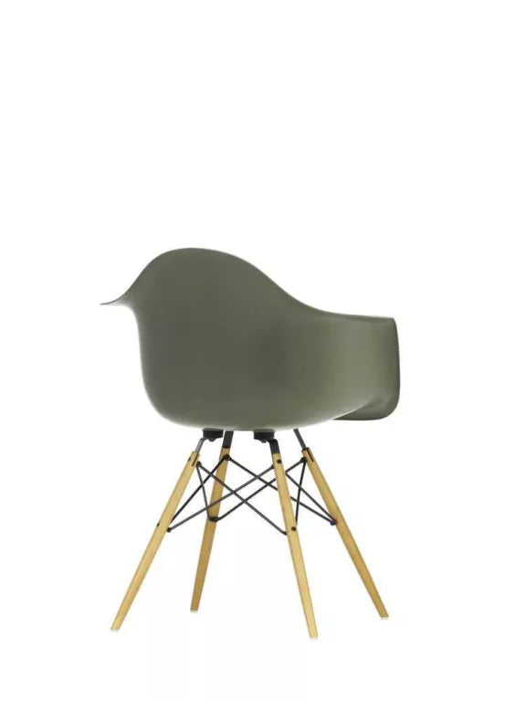 Vitra Eames DAW Fiberglass chair yellowish maple