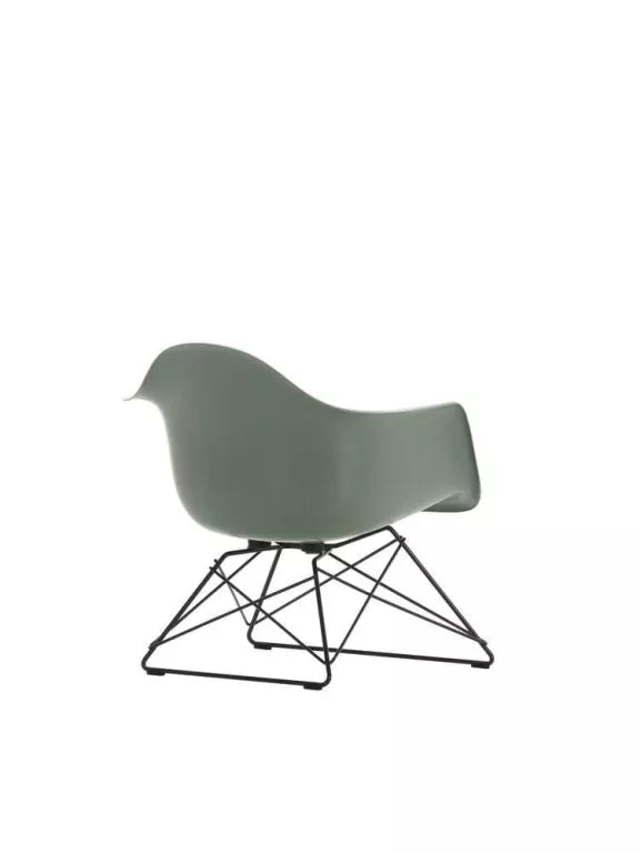 Vitra Eames LAR Fiberglass lounge chair black